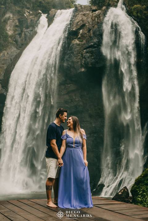 véu da noiva em Doutor Pedrinho, fotos cachoeira Doutor Pedrinho, Fotógrafo de casamento em Timbó, Fotógrafo de casamento em Blumenau, Fotógrafo de casamento em Rodeio, Fotógrafo de casamento em Itajaí, pré wedding Doutor Pedrinho, pré wedding cachoeira.'