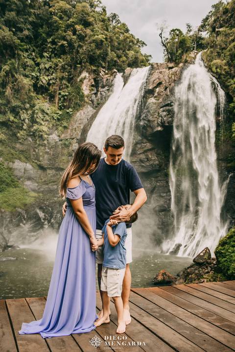 véu da noiva em Doutor Pedrinho, fotos cachoeira Doutor Pedrinho, Fotógrafo de casamento em Timbó, Fotógrafo de casamento em Blumenau, Fotógrafo de casamento em Rodeio, Fotógrafo de casamento em Itajaí, pré wedding Doutor Pedrinho, pré wedding cachoeira.'
