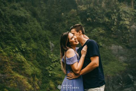 véu da noiva em Doutor Pedrinho, fotos cachoeira Doutor Pedrinho, Fotógrafo de casamento em Timbó, Fotógrafo de casamento em Blumenau, Fotógrafo de casamento em Rodeio, Fotógrafo de casamento em Itajaí, pré wedding Doutor Pedrinho, pré wedding cachoeira.'
