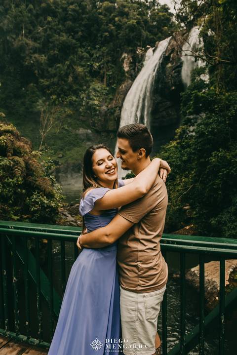 véu da noiva em Doutor Pedrinho, fotos cachoeira Doutor Pedrinho, Fotógrafo de casamento em Timbó, Fotógrafo de casamento em Blumenau, Fotógrafo de casamento em Rodeio, Fotógrafo de casamento em Itajaí, pré wedding Doutor Pedrinho, pré wedding cachoeira.'
