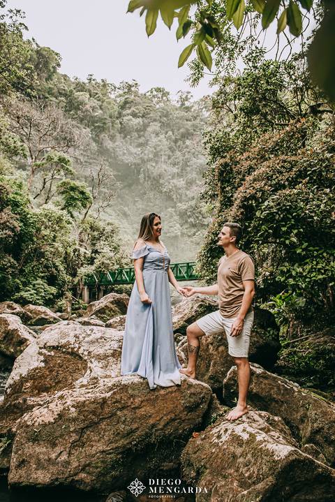 véu da noiva em Doutor Pedrinho, fotos cachoeira Doutor Pedrinho, Fotógrafo de casamento em Timbó, Fotógrafo de casamento em Blumenau, Fotógrafo de casamento em Rodeio, Fotógrafo de casamento em Itajaí, pré wedding Doutor Pedrinho, pré wedding cachoeira.'
