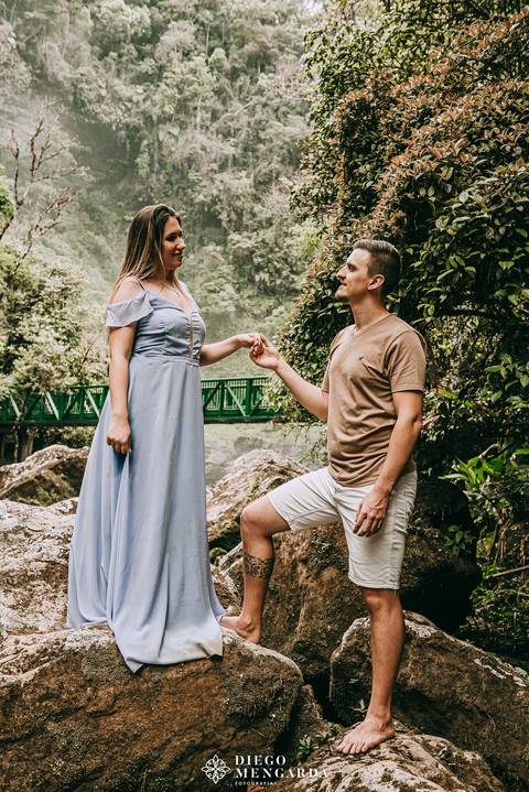 véu da noiva em Doutor Pedrinho, fotos cachoeira Doutor Pedrinho, Fotógrafo de casamento em Timbó, Fotógrafo de casamento em Blumenau, Fotógrafo de casamento em Rodeio, Fotógrafo de casamento em Itajaí, pré wedding Doutor Pedrinho, pré wedding cachoeira.'