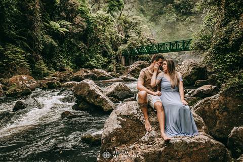 véu da noiva em Doutor Pedrinho, fotos cachoeira Doutor Pedrinho, Fotógrafo de casamento em Timbó, Fotógrafo de casamento em Blumenau, Fotógrafo de casamento em Rodeio, Fotógrafo de casamento em Itajaí, pré wedding Doutor Pedrinho, pré wedding cachoeira.'