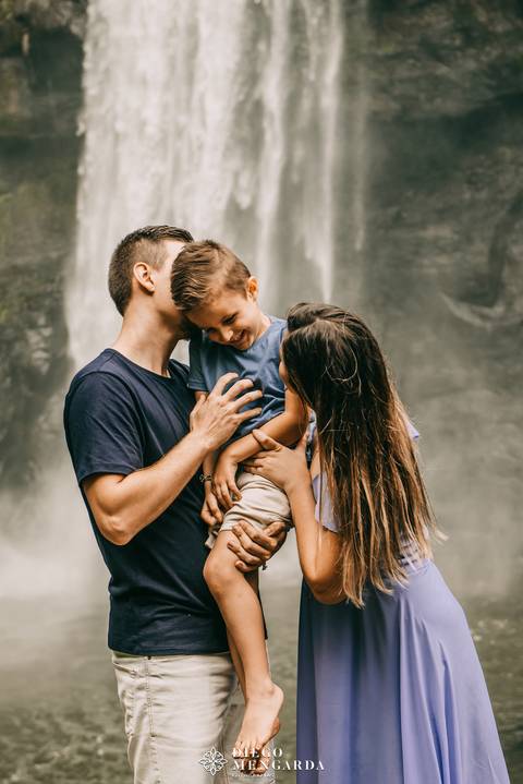 véu da noiva em Doutor Pedrinho, fotos cachoeira Doutor Pedrinho, Fotógrafo de casamento em Timbó, Fotógrafo de casamento em Blumenau, Fotógrafo de casamento em Rodeio, Fotógrafo de casamento em Itajaí, pré wedding Doutor Pedrinho, pré wedding cachoeira.'