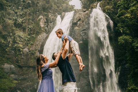 véu da noiva em Doutor Pedrinho, fotos cachoeira Doutor Pedrinho, Fotógrafo de casamento em Timbó, Fotógrafo de casamento em Blumenau, Fotógrafo de casamento em Rodeio, Fotógrafo de casamento em Itajaí, pré wedding Doutor Pedrinho, pré wedding cachoeira.'