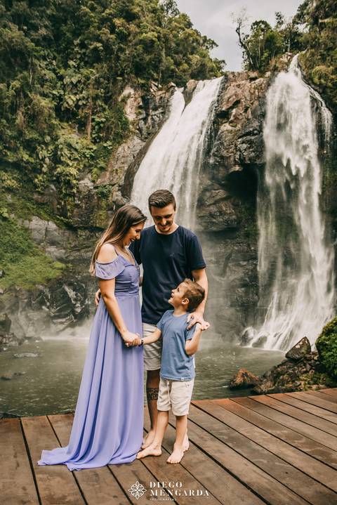 véu da noiva em Doutor Pedrinho, fotos cachoeira Doutor Pedrinho, Fotógrafo de casamento em Timbó, Fotógrafo de casamento em Blumenau, Fotógrafo de casamento em Rodeio, Fotógrafo de casamento em Itajaí, pré wedding Doutor Pedrinho, pré wedding cachoeira.'