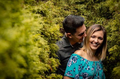 couples day jennifer e junior ensaio fotografico de casal realizado na cidade de gramado e nova petropolis na serra gaucha fotografo profissional em sao leopoldo casal boeira sorriso dentro do labirinto de nova petropolis'