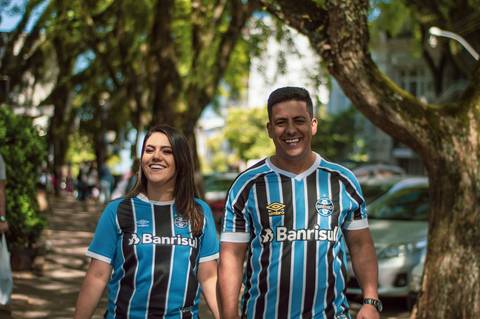 ensaio de casal camila e mauricio nas ruas de santa cruz do sul fotografo de casamento em sao leopoldo rs casal boeira vamos caminhar'