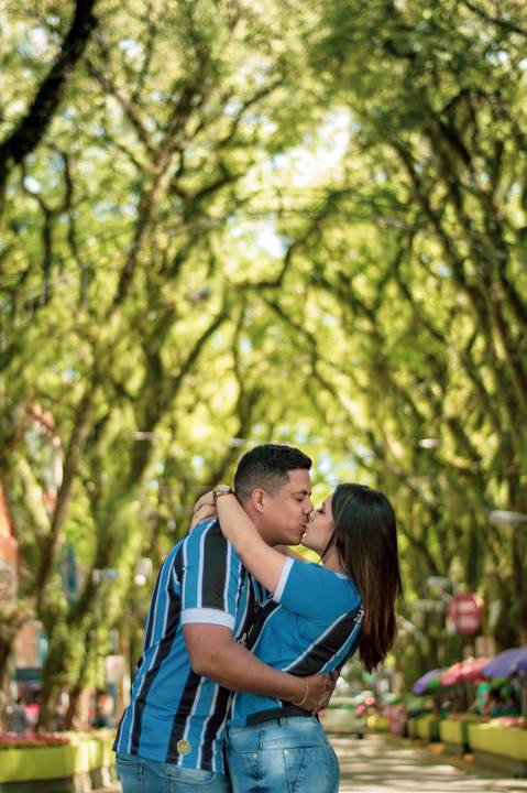 ensaio de casal camila e mauricio nas ruas de santa cruz do sul fotografo de casamento em sao leopoldo rs casal boeira beijão'