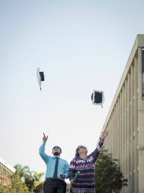 Prova de Toga | Universidade Ulbra | Jogando o Capelo | Casal | Prédio'