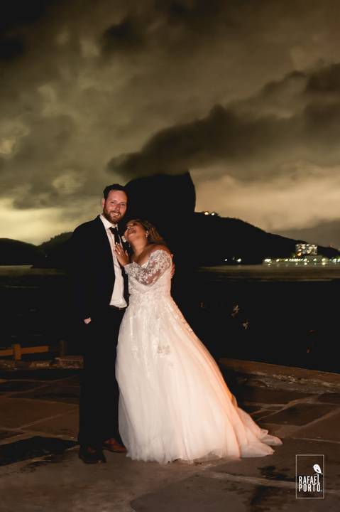rafaelporto.com.br #wedding_life #rafaelportofotografia #bride #fotografiadecasamento #worldwedding #melhoresfotografosRJ #lindo #emocionate #incrivel #wedding #gorgeous #bestphotographer #cute #notiphone #portra160 #contax645 #fineart #weddingday #insta '