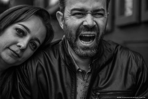 Casal,olhar, gramado'