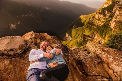 Casal, deitados, ensaio, cânions, montanhas, natureza, cambará do sul'