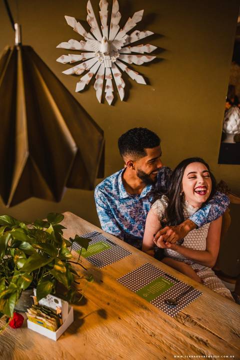 casal, noivos, sorrisos, cafeteria, americana'