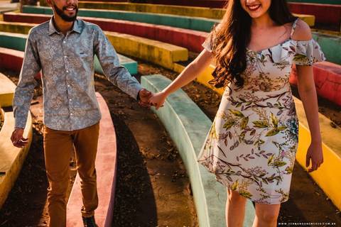 Ensaio, casal, americana, mão dadas, vestido estampado'