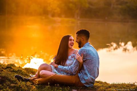 Ensaio, casal, lago, cumplicidade'