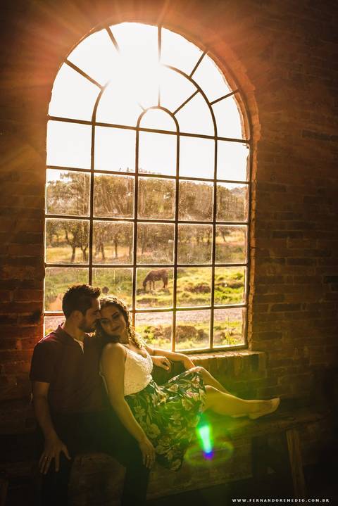 casal, pre wedding, janela, sol, romance'