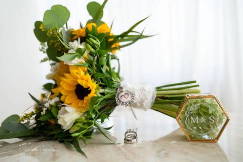 wedding photo
best wedding photographer 
wedding The Hops Company, Derby CT
wedding New Canaan CT
first look photography
best wedding photographers in CT
wedding dresses
wedding venues in CT
Vanessa Trettel Photography'