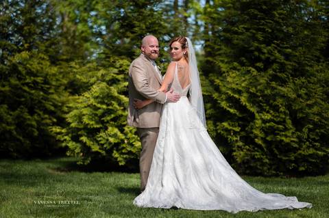 wedding photo
best wedding photographer 
wedding The Hops Company, Derby CT
wedding New Canaan CT
first look photography
best wedding photographers in CT
wedding dresses
wedding venues in CT
Vanessa Trettel Photography'