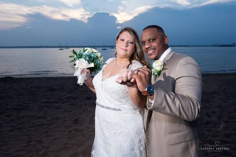 Best Wedding photographer
plus size wedding couple
Antony's Ocean View - CT
beach wedding photos
beach wedding venues in CT
water venues in CT
wedding ceremony in the beach
New Haven - CT
Vanessa Trettel Photography'