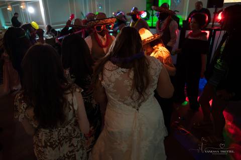 Best Wedding photographer
plus size wedding couple
Antony's Ocean View - CT
beach wedding photos
beach wedding venues in CT
water venues in CT
wedding ceremony in the beach
New Haven - CT
Vanessa Trettel Photography'