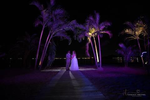 Best Wedding photographer
plus size wedding couple
Antony's Ocean View - CT
beach wedding photos
beach wedding venues in CT
water venues in CT
wedding ceremony in the beach
New Haven - CT
Vanessa Trettel Photography'