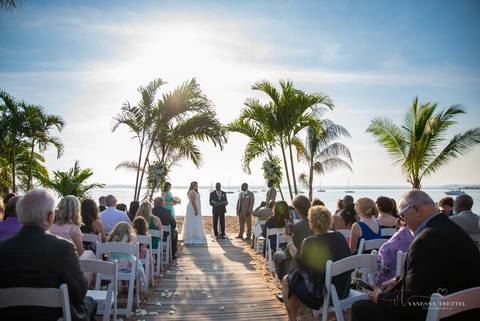 Best Wedding photographer
plus size wedding couple
Antony's Ocean View - CT
beach wedding photos
beach wedding venues in CT
water venues in CT
wedding ceremony in the beach
New Haven - CT
Vanessa Trettel Photography'
