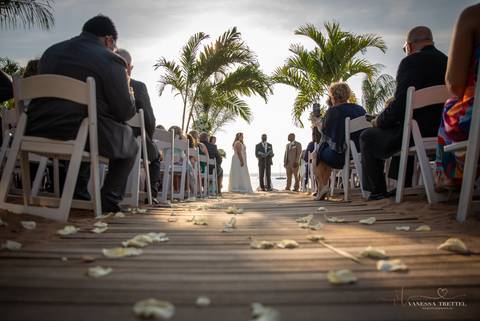 Best Wedding photographer
plus size wedding couple
Antony's Ocean View - CT
beach wedding photos
beach wedding venues in CT
water venues in CT
wedding ceremony in the beach
New Haven - CT
Vanessa Trettel Photography'
