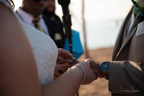 Best Wedding photographer
plus size wedding couple
Antony's Ocean View - CT
beach wedding photos
beach wedding venues in CT
water venues in CT
wedding ceremony in the beach
New Haven - CT
Vanessa Trettel Photography'