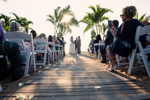 Best Wedding photographer
plus size wedding couple
Antony's Ocean View - CT
beach wedding photos
beach wedding venues in CT
water venues in CT
wedding ceremony in the beach
New Haven - CT
Vanessa Trettel Photography'