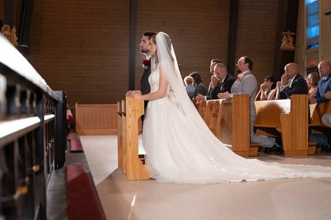 wedding photography
best wedding photographers
Wedding photo in the church
Church wedding
wedding Hartford CT
first look photography
price wedding photographers in CT
wedding dresses
wedding venues in CT
Vanessa Trettel Photography'