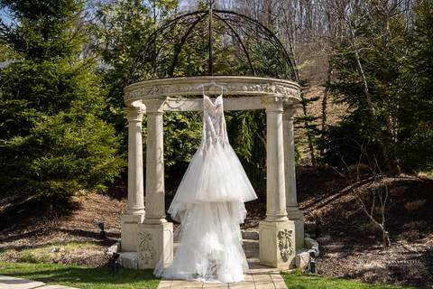 Bride getting ready picture
Bride hair ideas
Bride makeup photo
Wedding Venue CT
#weddingphotography #bridetobe, #groomtobe #weddinginspiration
Aria Wedding and Banquet Facility • Prospect • CT
Vanessa Trettel Photography
Best wedding photographer in CT'