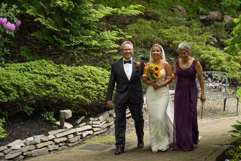 The Woodwinds venue
Wedding photographer
Bridesmaids pictures
bride getting ready 
best wedding photographer in CT
Vanessa Trettel photography
beach wedding pictures '