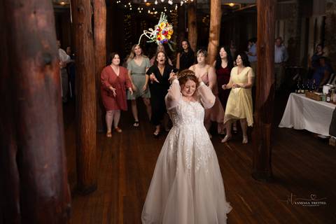 Pavilion at Rocky Neck State Park • Niantic • CT
wedding pictures at Pavilion at Rocky Neck
Beach wedding venue in CT
beach wedding pictures
wedding photographer
best wedding photographer in CT
Vanessa Trettel Photography
wedding dress
CT wedding photo'