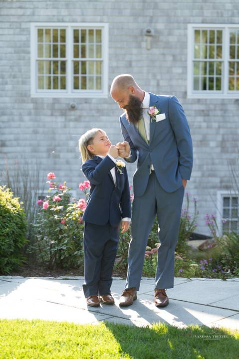 Wedding Photography
The Whittemoore at Vyne Middlebury • CT
Wedding Venue The Whittemoore at Vyne
Rustic Elegance wedding
Best Connecticut Photographer
Wedding Photographer
sunflower wedding pictures
Vanessa Trettel photography
photographer in Middlebury '