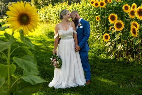 Wedding Photography
The Whittemoore at Vyne Middlebury • CT
Wedding Venue The Whittemoore at Vyne
Rustic Elegance wedding
Best Connecticut Photographer
Wedding Photographer
sunflower wedding pictures
Vanessa Trettel photography
photographer in Middlebury '