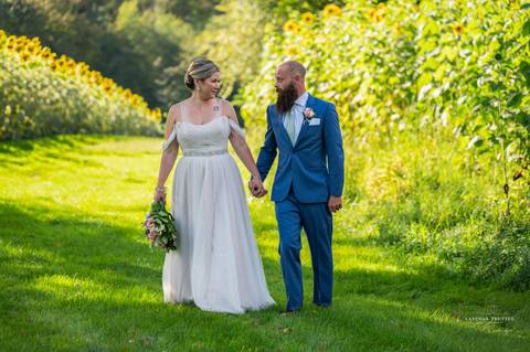 Wedding Photography
The Whittemoore at Vyne Middlebury • CT
Wedding Venue The Whittemoore at Vyne
Rustic Elegance wedding
Best Connecticut Photographer
Wedding Photographer
sunflower wedding pictures
Vanessa Trettel photography
photographer in Middlebury '