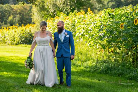 Wedding Photography
The Whittemoore at Vyne Middlebury • CT
Wedding Venue The Whittemoore at Vyne
Rustic Elegance wedding
Best Connecticut Photographer
Wedding Photographer
sunflower wedding pictures
Vanessa Trettel photography
photographer in Middlebury '