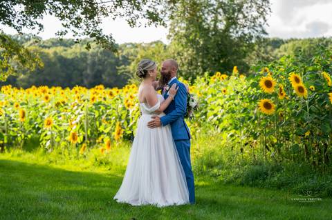 Wedding Photography
The Whittemoore at Vyne Middlebury • CT
Wedding Venue The Whittemoore at Vyne
Rustic Elegance wedding
Best Connecticut Photographer
Wedding Photographer
sunflower wedding pictures
Vanessa Trettel photography
photographer in Middlebury '