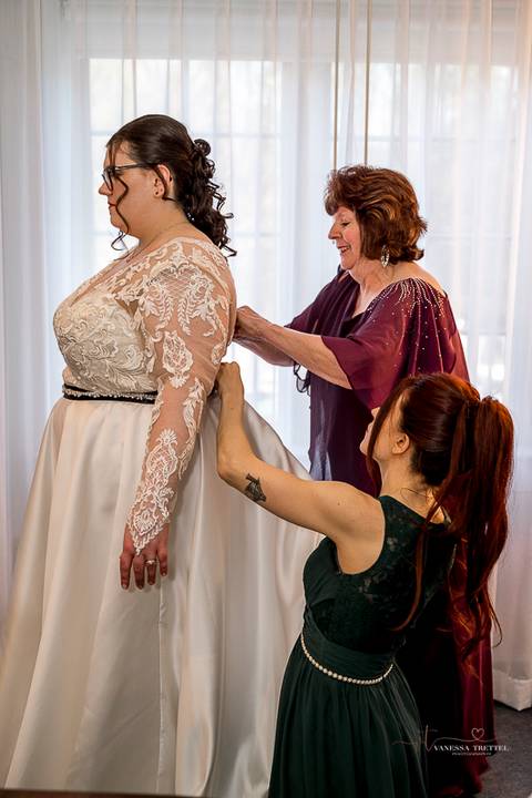 Best Wedding photographer CT
Avon Old Farms Hotel
Avon CT wedding
Bridal party photography
Green bridesmaid dresses
Bridesmaids pictures
Groom photos
Wedding photos ideas
Vanessa Trettel Photography'