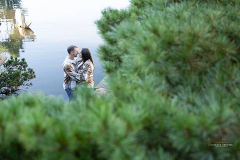 Against a backdrop of vibrant foliage, Vinny playfully kicks a football while Amanda watches, their laughter echoing through the crisp autumn air.
Best wedding Photographer in CT
Engagement photos ideas
Vanessa Trettel photography'