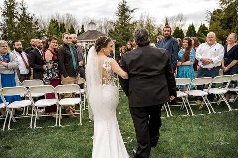 Amidst the vibrant atmosphere of their spring wedding, Sarah & Seth exchange heartfelt vows, surrounded by the beauty of Bolton, CT.
Best wedding Photographer in CT
Vanessa Trettel photography
Wedding photos ideas'
