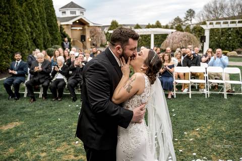Amidst the vibrant atmosphere of their spring wedding, Sarah & Seth exchange heartfelt vows, surrounded by the beauty of Bolton, CT.
Best wedding Photographer in CT
Vanessa Trettel photography
Wedding photos ideas'