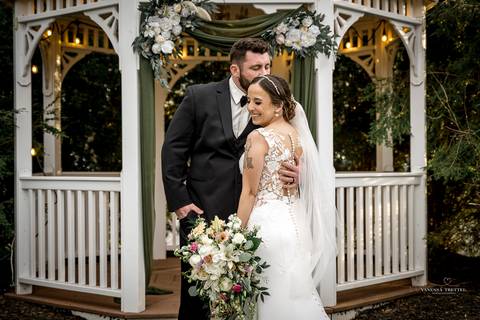 With the soft hues of spring as their backdrop, Sarah & Seth's love shines brightly, illuminating the enchanting ambiance of Georgina's Weddings & Banquets.
Best wedding Photographer in CT
Vanessa Trettel photography
Hartford Wedding photographer
Wedding '