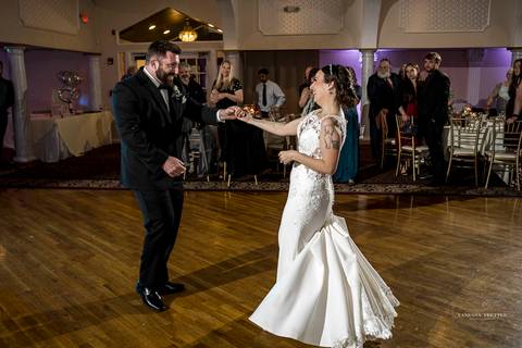 Beneath the soft sunlight, Sarah & Seth share a tender moment, their eyes filled with love and promises, against the backdrop of Georgina's Weddings & Banquets.
Best wedding Photographer in CT
Vanessa Trettel photography'