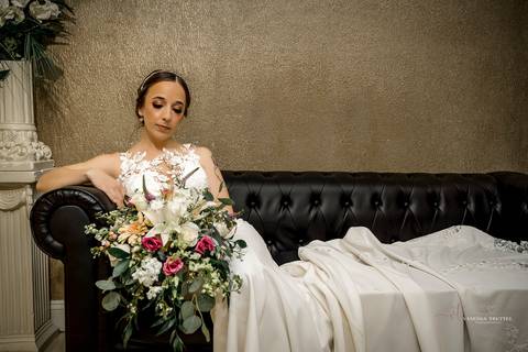 Amidst the vibrant atmosphere of their spring wedding, Sarah & Seth exchange heartfelt vows, surrounded by the beauty of Bolton, CT.
Best wedding Photographer in CT
Vanessa Trettel photography
Wedding photos ideas'