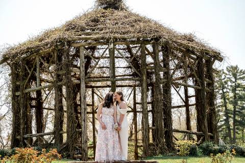 Katie & Michaela's wedding, a serene affair amidst West Hartford's Elizabeth Park, emanates love and joy, each photo capturing the essence of their heartfelt union.
Gay Wedding
Lesbian wedding pictures
gay wedding photographer
Vanessa Trettel Photography
'
