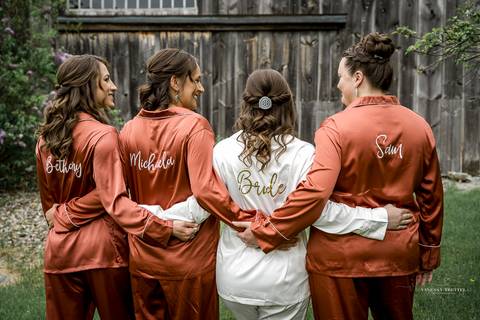 Best Wedding photographer CT
Salem Herb Farm
Salem CT wedding
Bridal party photography
Red bridesmaid dresses
Bridesmaids pictures
Groom photos
Wedding photos ideas
Vanessa Trettel Photography'