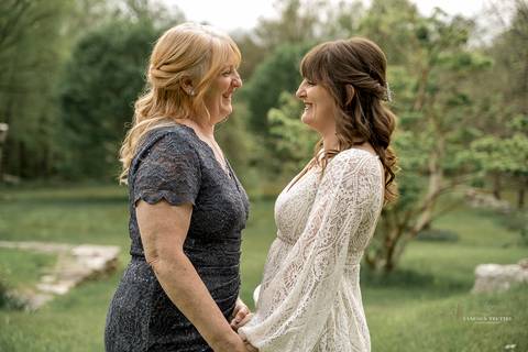 Best Wedding photographer CT
Salem Herb Farm
Salem CT wedding
Bridal party photography
Red bridesmaid dresses
Bridesmaids pictures
Groom photos
Wedding photos ideas
Vanessa Trettel Photography'