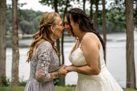 A lively wedding ceremony at The Waterview in Monroe, CT. A groomsman joyfully hands out beers to smiling guests, setting a fun and unique tone that perfectly matches the joyful personalities of Briana & Nicholas.'